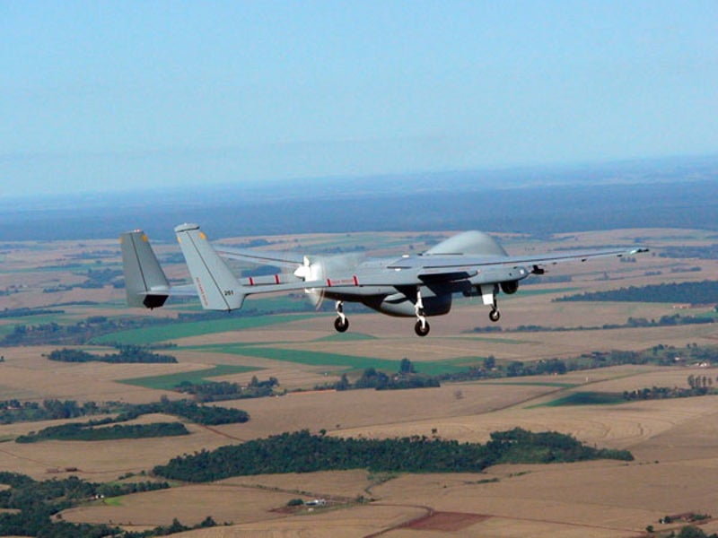 Cacador MALE UAV